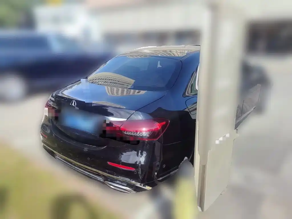 Mercedes-Benz E-Class — миниатюра 10