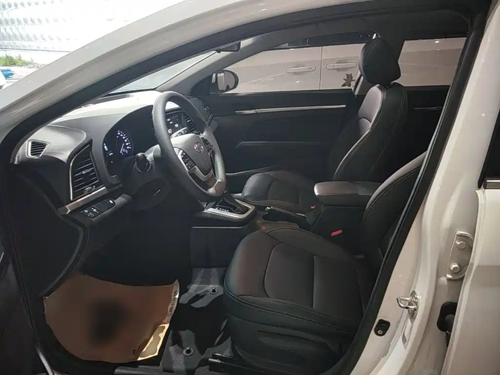 Hyundai Elantra — миниатюра 15