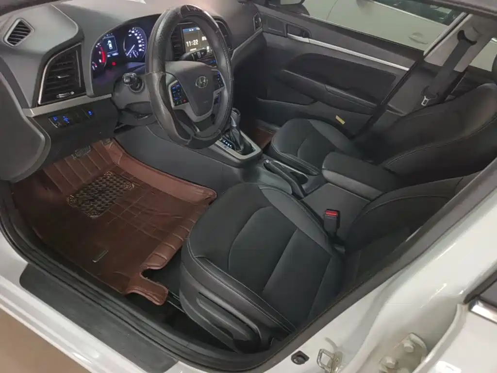 Hyundai Elantra — миниатюра 15
