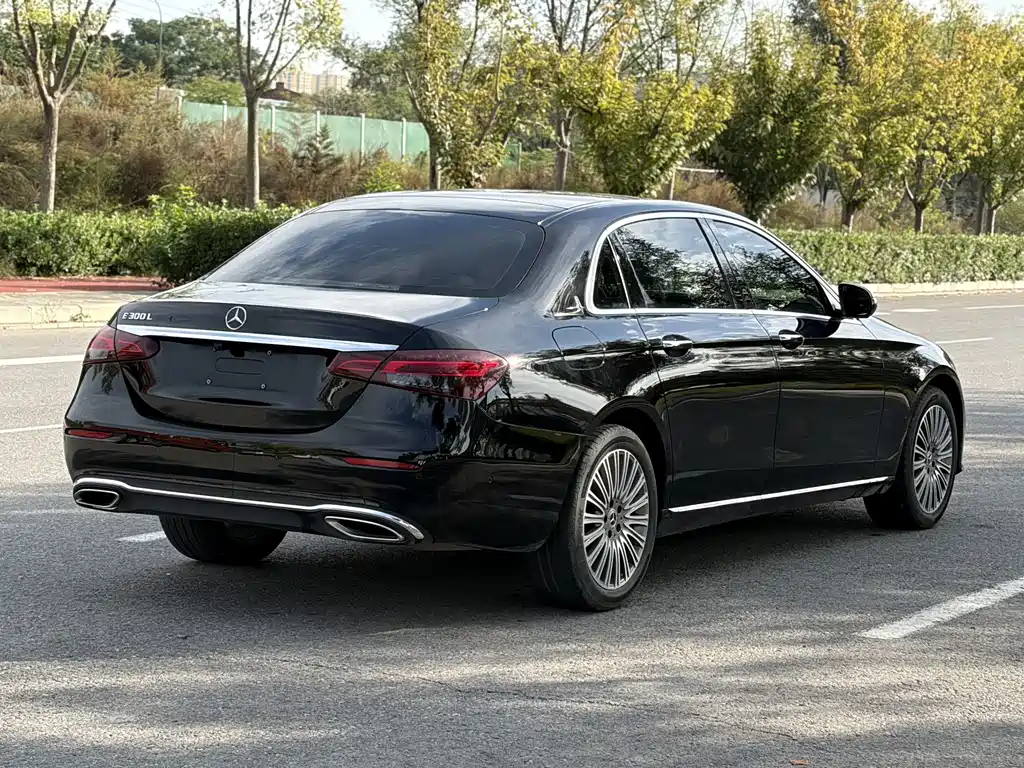 Mercedes-Benz E-Class — миниатюра 4