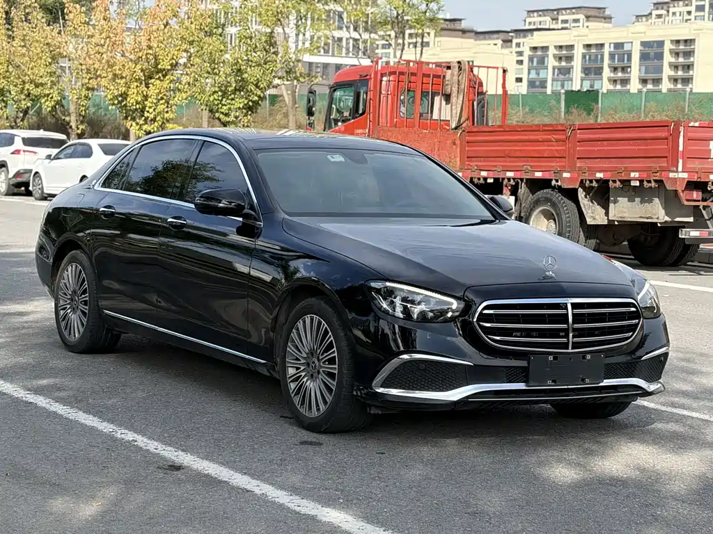 Mercedes-Benz E-Class — миниатюра 3