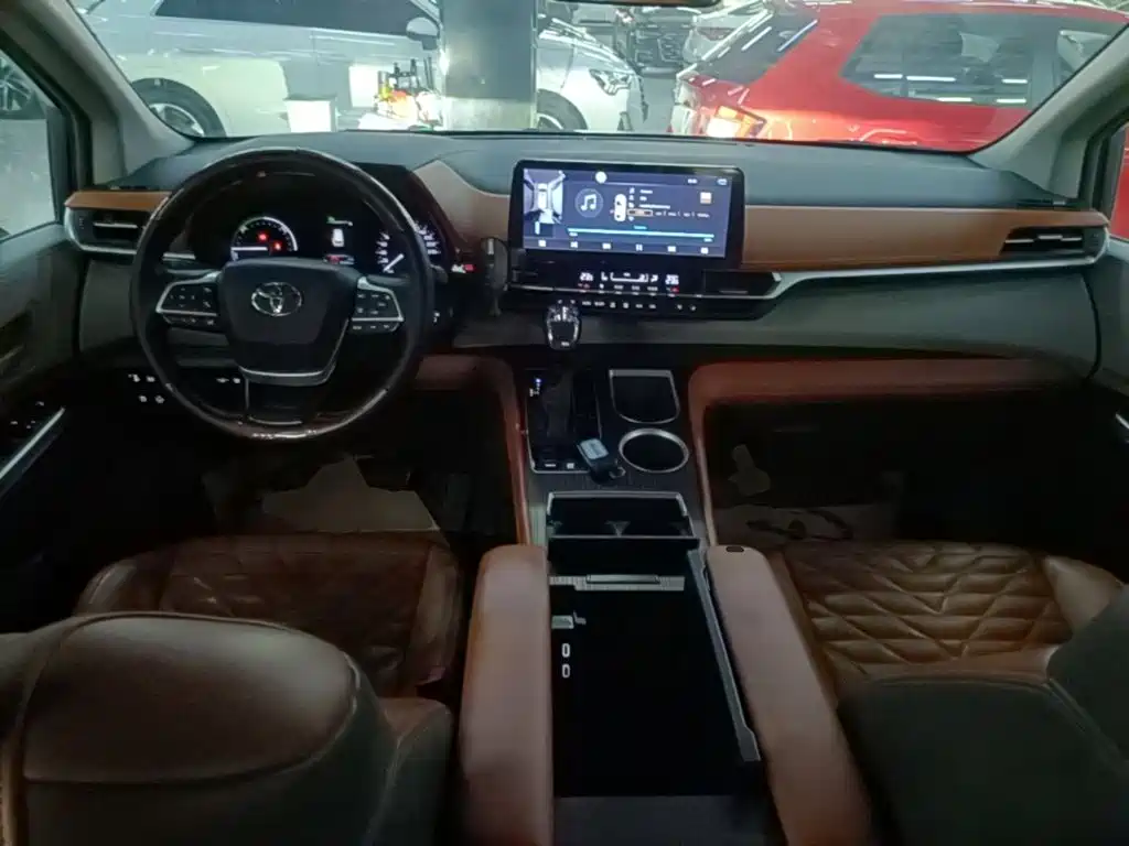 Toyota Granvia — миниатюра 10