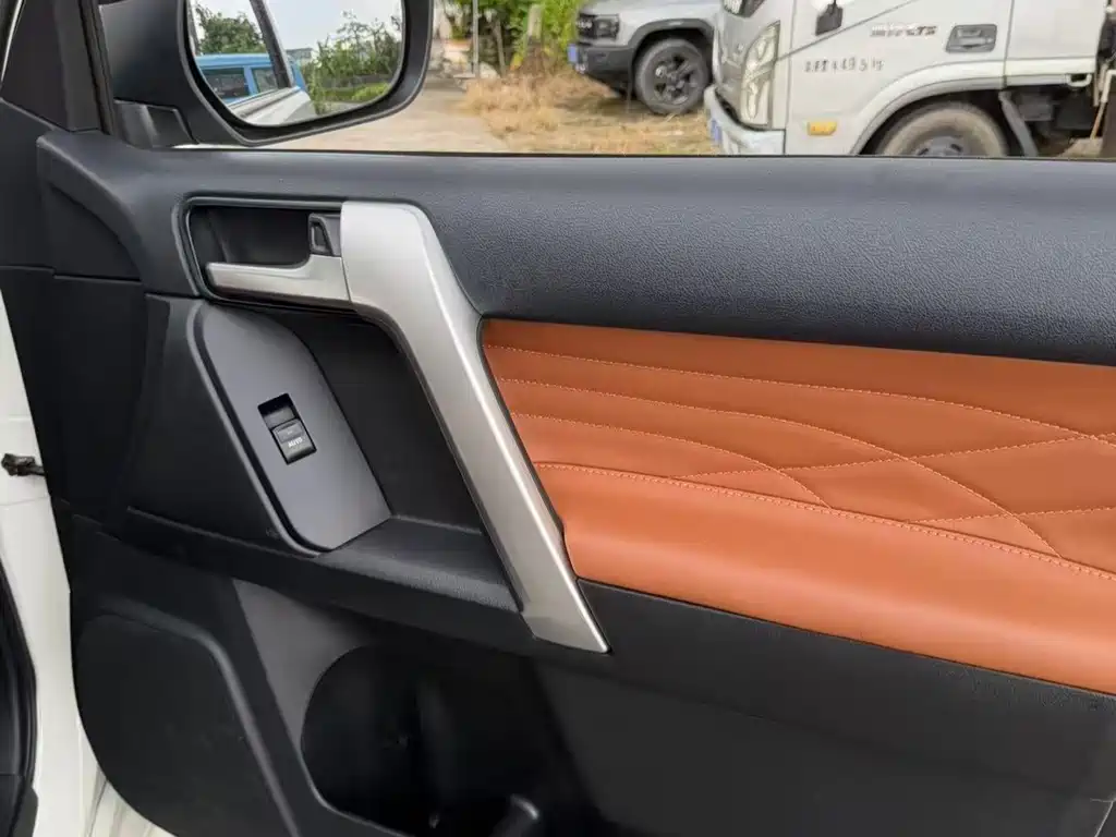 Toyota Prado — миниатюра 14