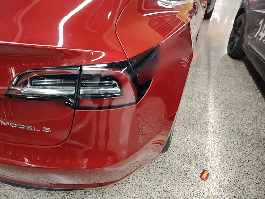Tesla Model 3 — миниатюра 8