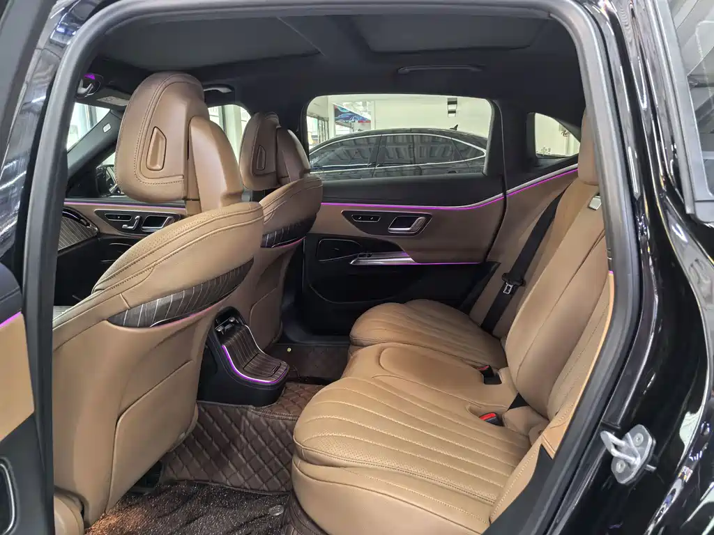 Mercedes-Benz E-Class — миниатюра 9