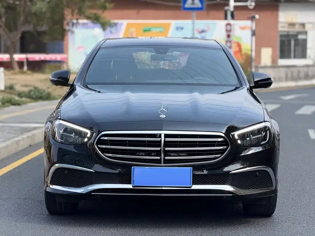 Mercedes-Benz E-Class — миниатюра 2