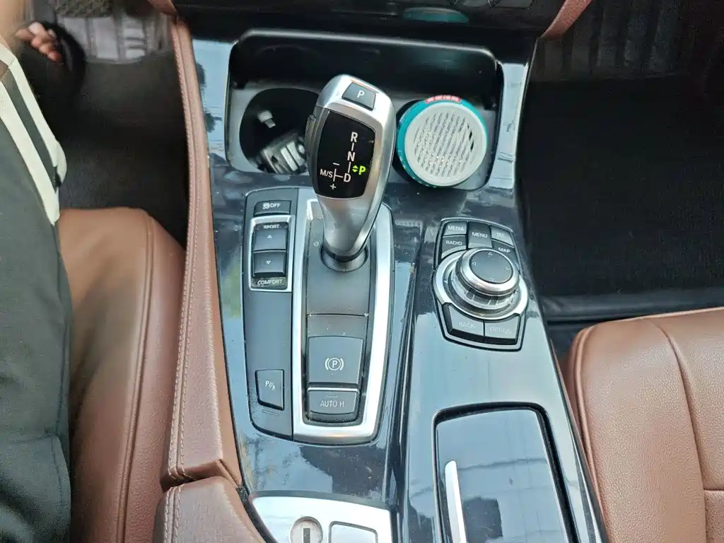 BMW 5 Series — миниатюра 11