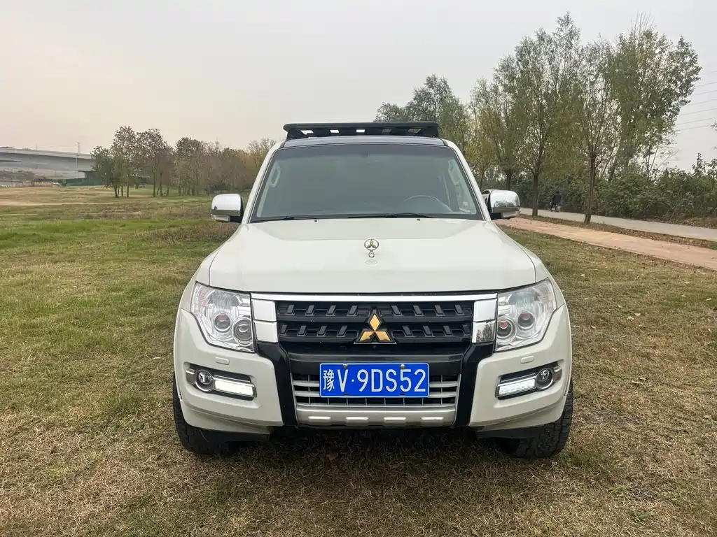 Mitsubishi Pajero (Import) — миниатюра 3