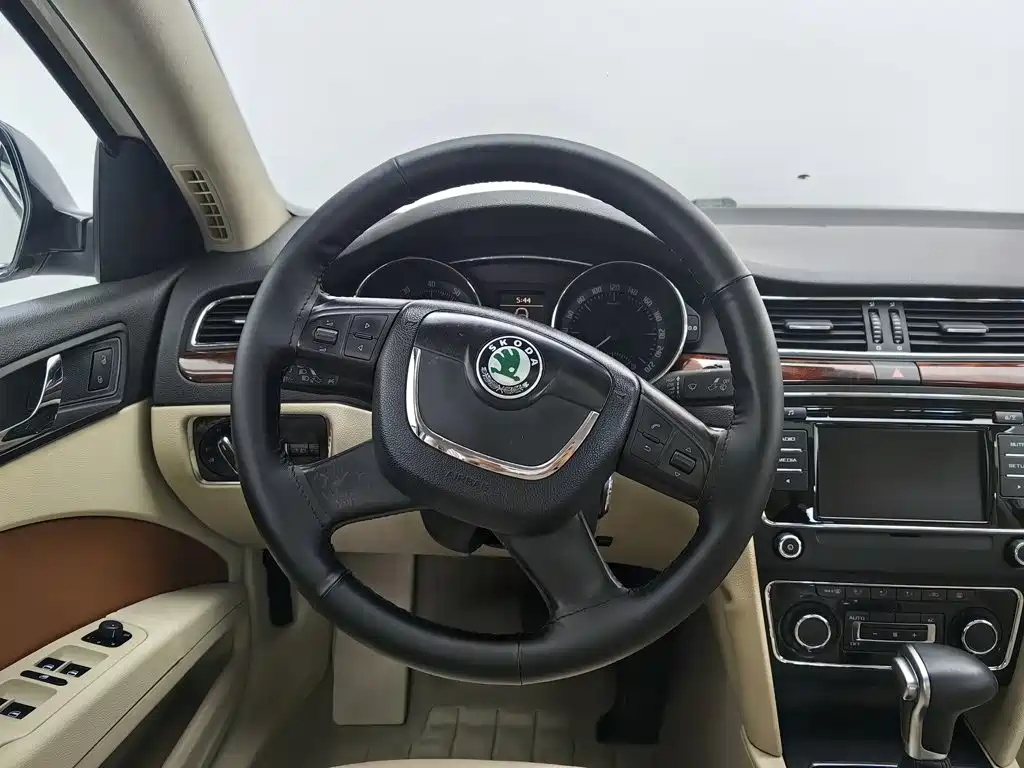 Skoda Superb — миниатюра 11