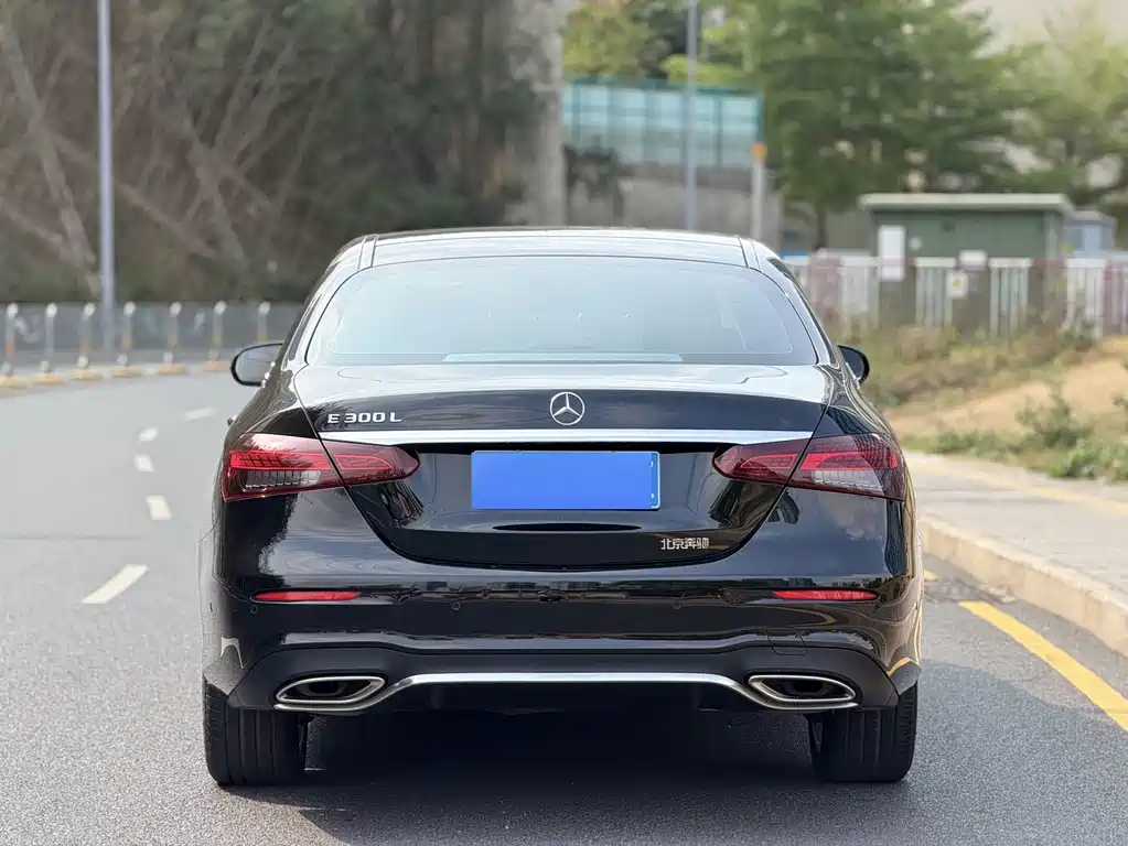 Mercedes-Benz E-Class — миниатюра 14