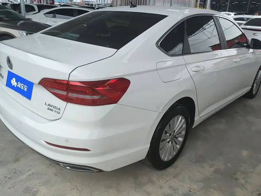 Volkswagen Lavida — миниатюра 3
