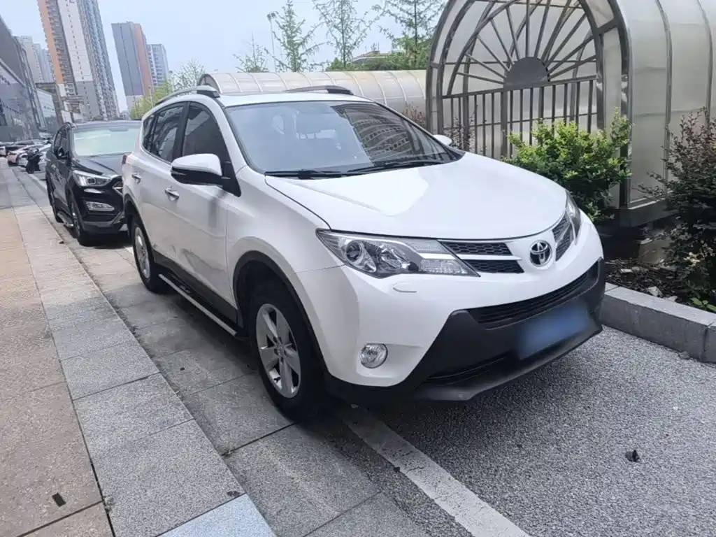 Toyota RAV4 — миниатюра 4