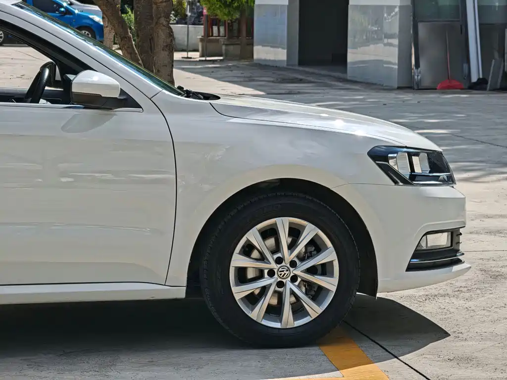 Volkswagen Lavida — миниатюра 5