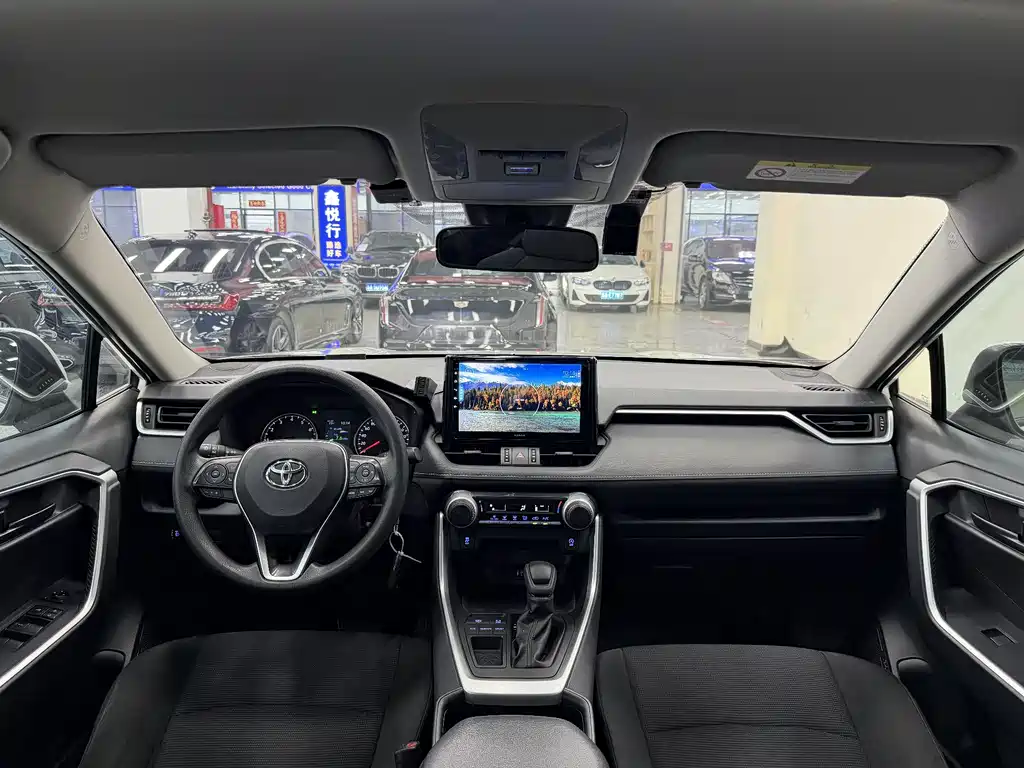 Toyota RAV4 — миниатюра 4