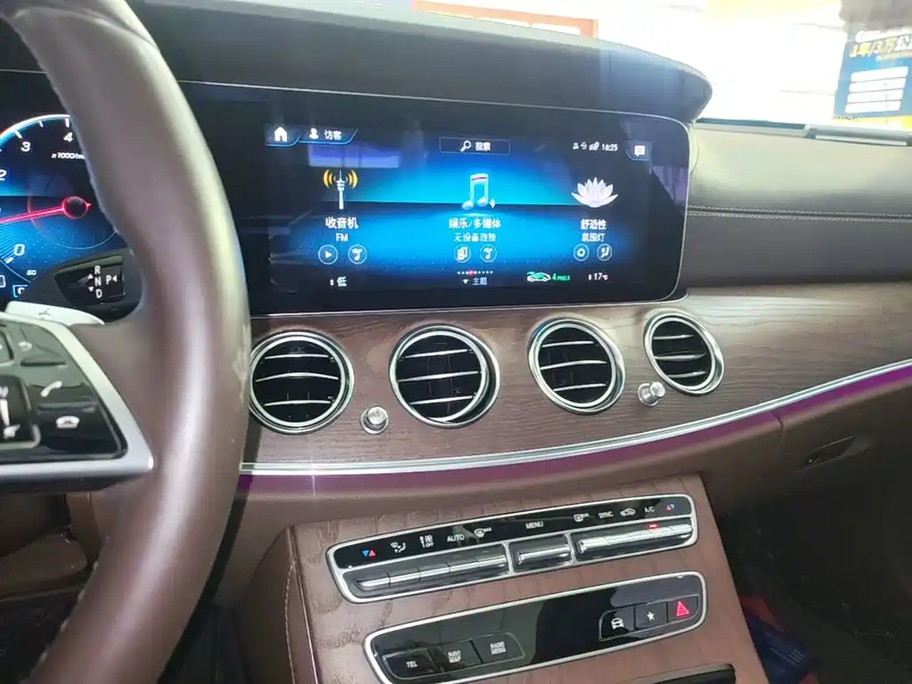Mercedes-Benz E-Class — миниатюра 13
