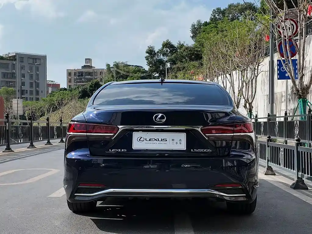 Lexus LS — миниатюра 13