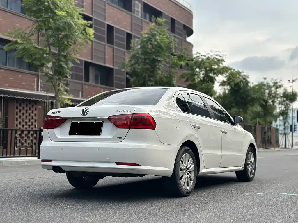 Volkswagen Lavida — миниатюра 5