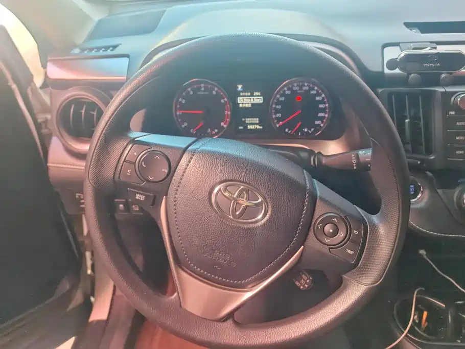 Toyota RAV4 — миниатюра 15