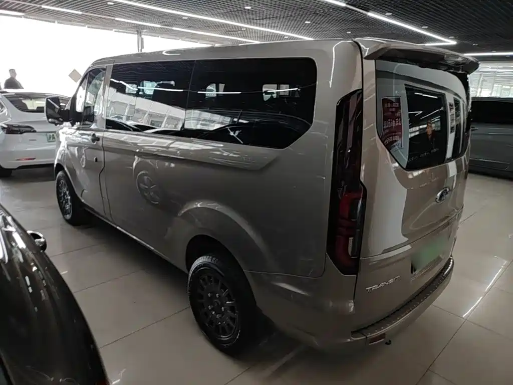 Ford Transit — миниатюра 5