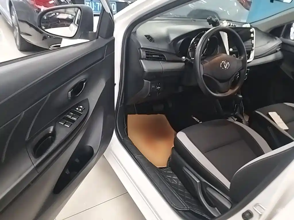 Toyota Yaris L — миниатюра 16