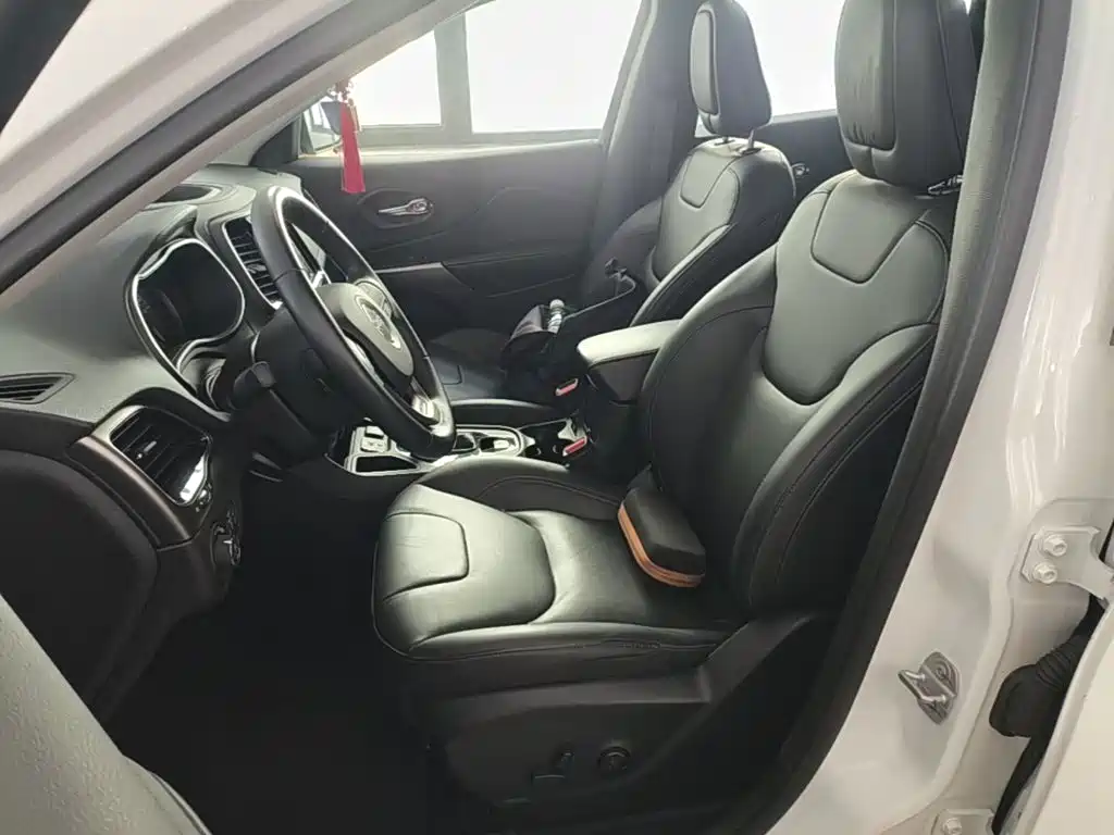 Jeep Cherokee — миниатюра 15