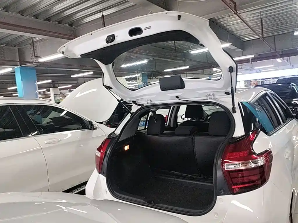 Toyota Yaris L — миниатюра 19