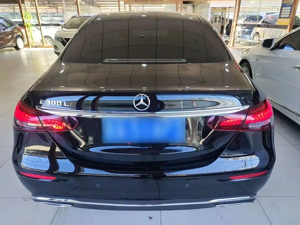 Mercedes-Benz E-Class — миниатюра 6