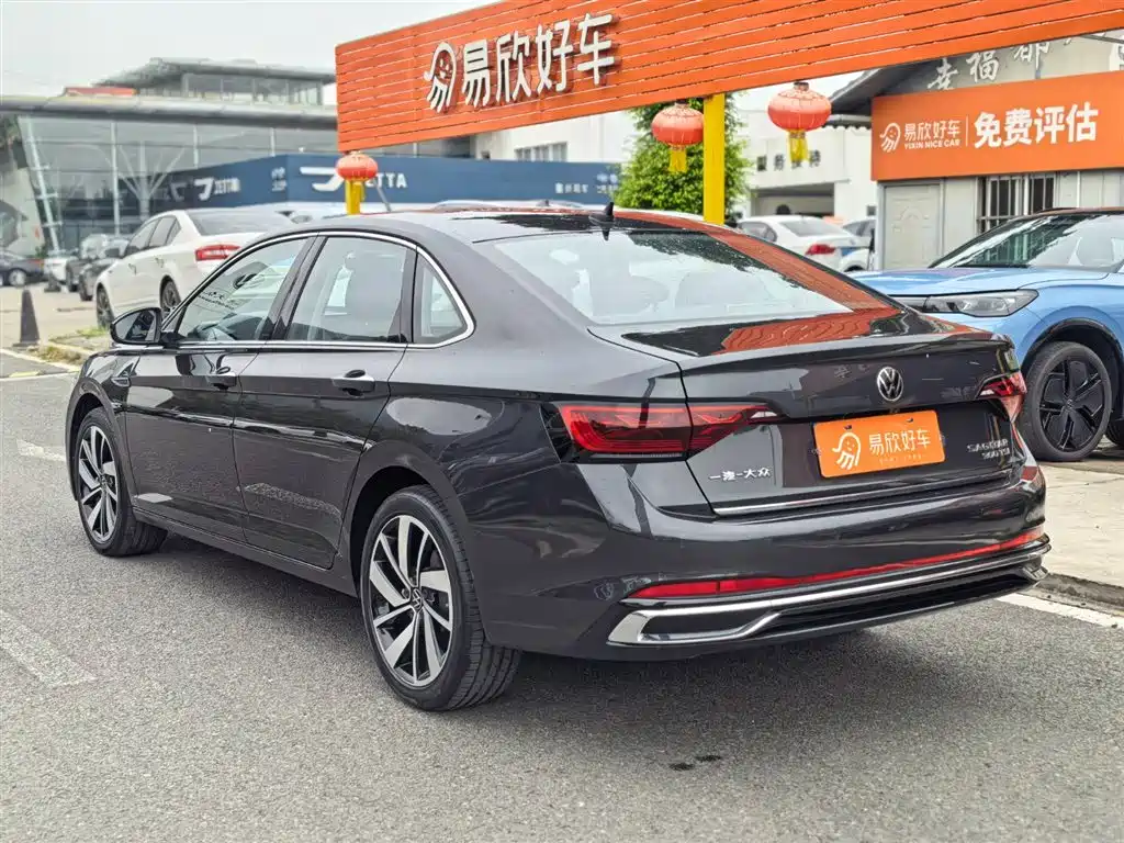 Volkswagen Sagitar 2023 300TSI DSG