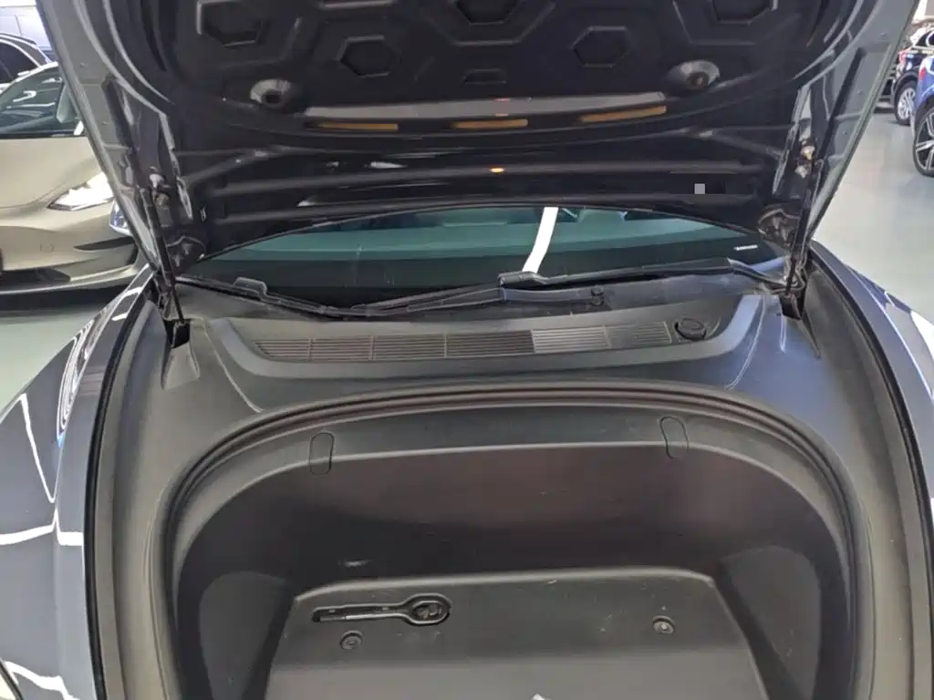 Tesla Model 3 — миниатюра 20