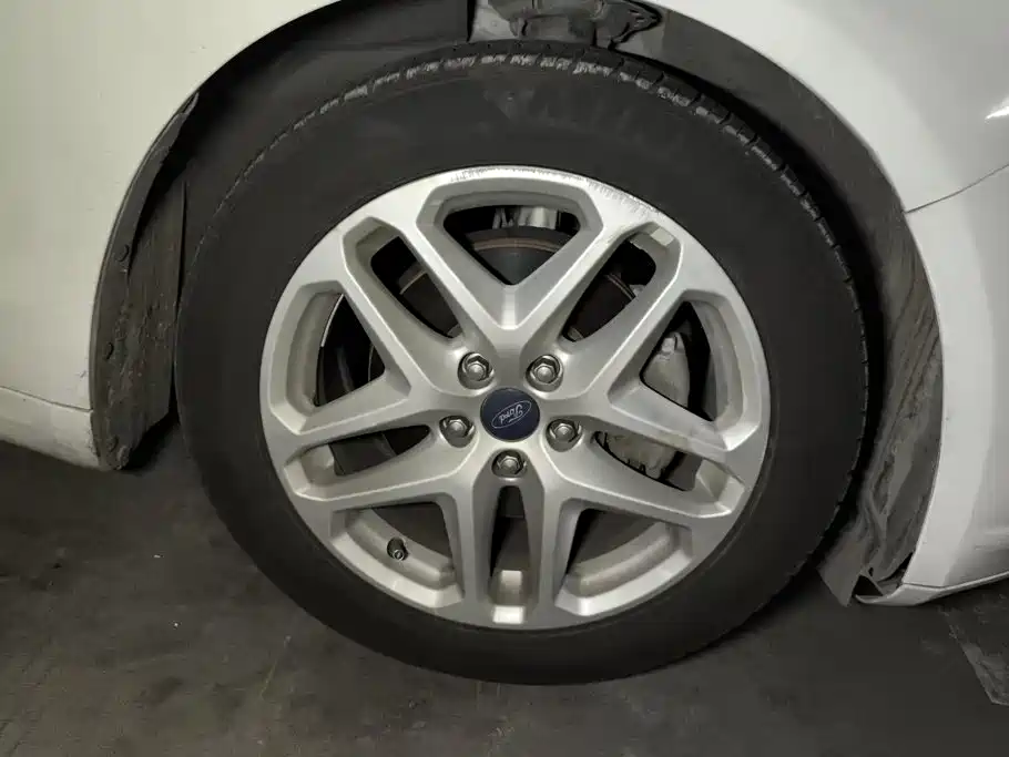 Ford Mondeo — миниатюра 6