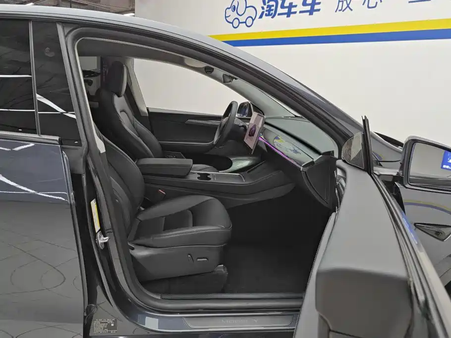 Tesla Model Y — миниатюра 8