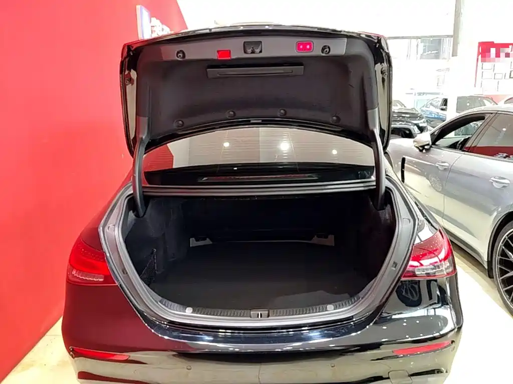 Mercedes-Benz E-Class — миниатюра 19