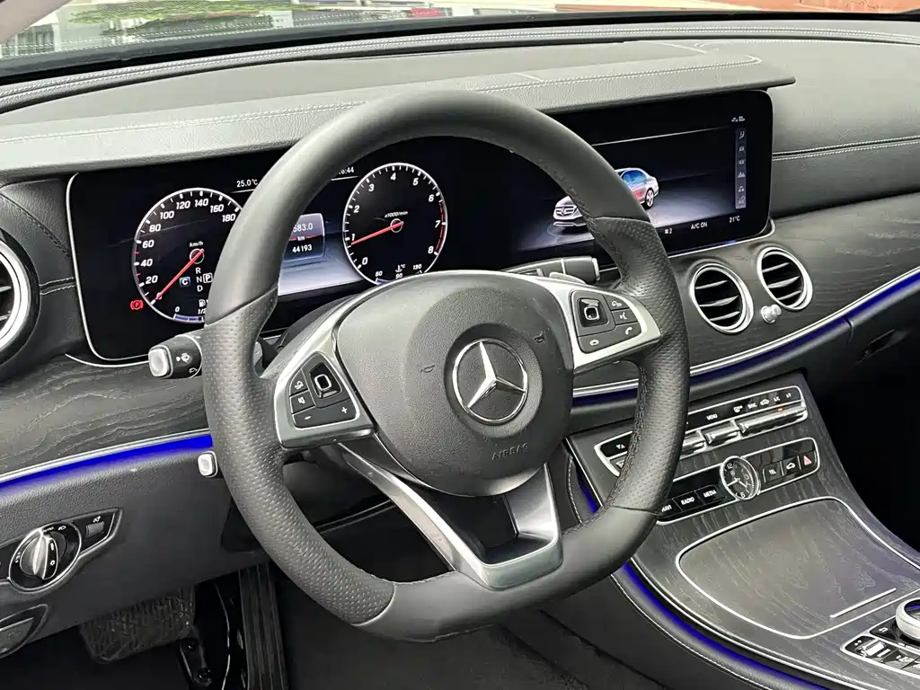 Mercedes-Benz E-Class — миниатюра 16