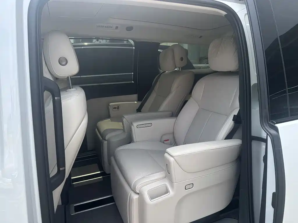 Li Auto Li MEGA — миниатюра 3