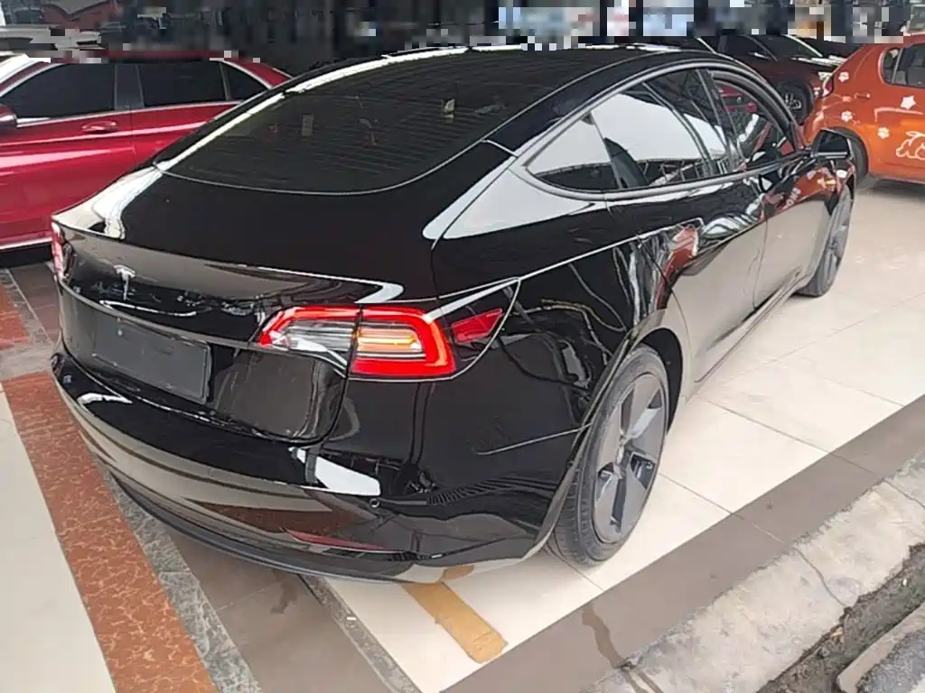 Tesla Model 3 — миниатюра 7