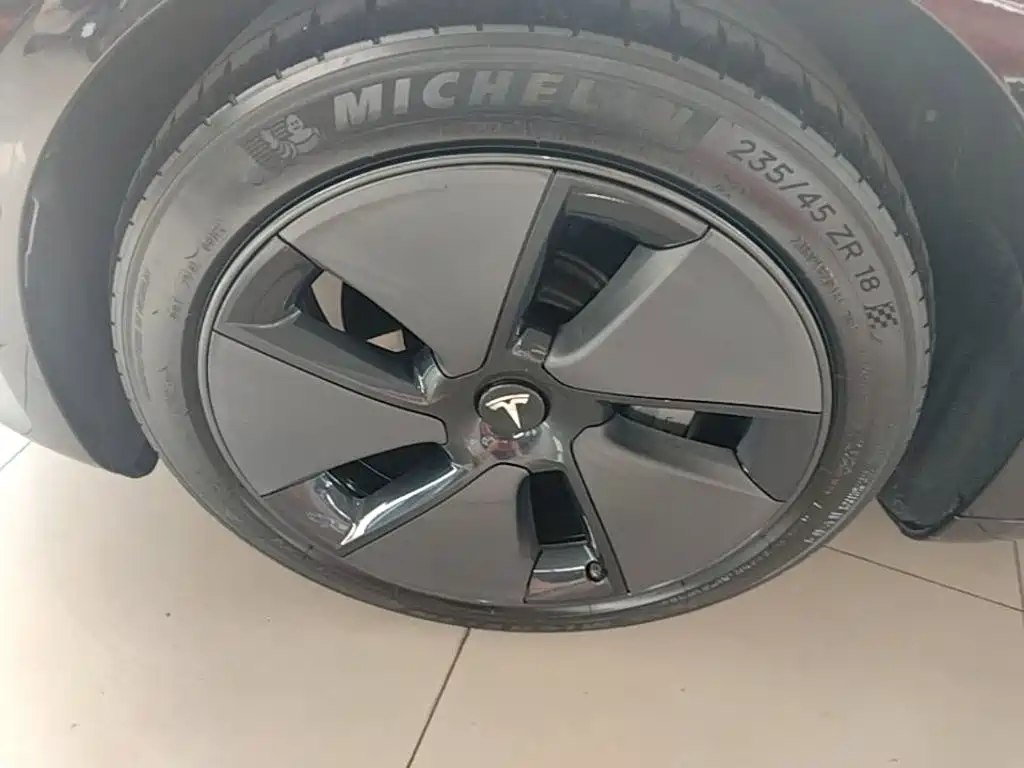 Tesla Model 3 — миниатюра 23
