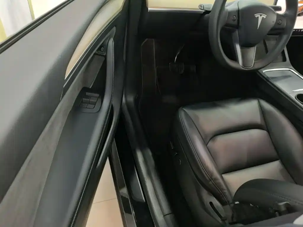 Tesla Model Y — миниатюра 16
