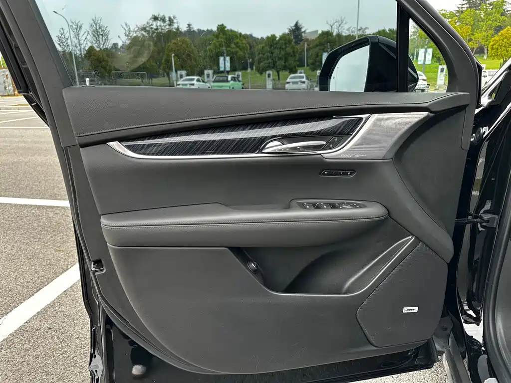 Cadillac XT6 — миниатюра 11