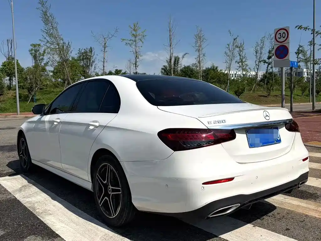 Mercedes-Benz E-Class (Import) — миниатюра 8