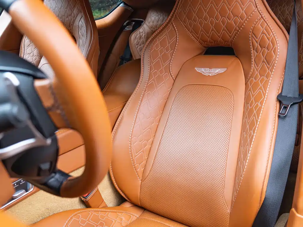 Aston Martin Rapide — миниатюра 13