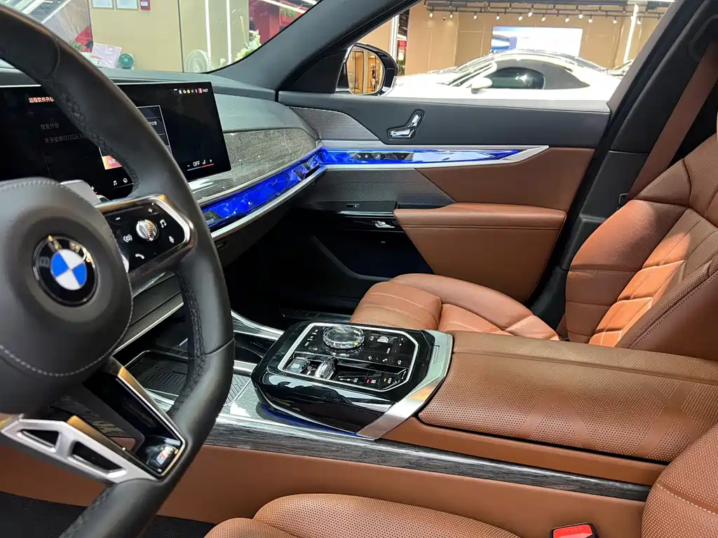 BMW 7 Series — миниатюра 12