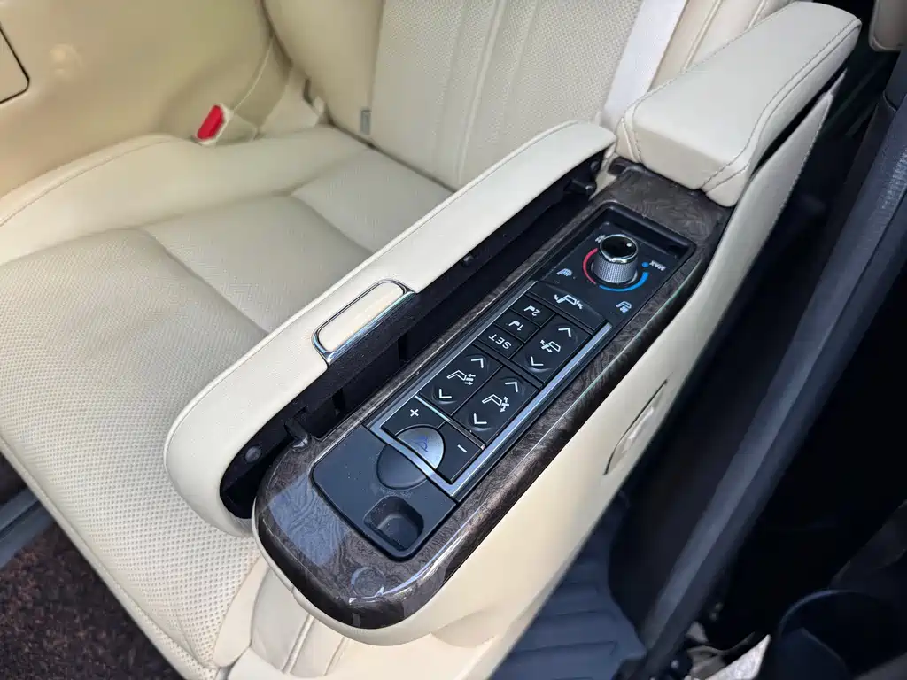 Toyota Alphard — миниатюра 9