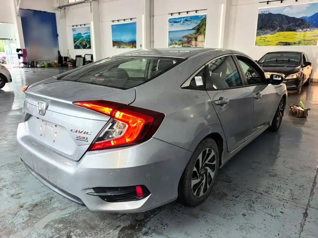 Honda Civic — миниатюра 7