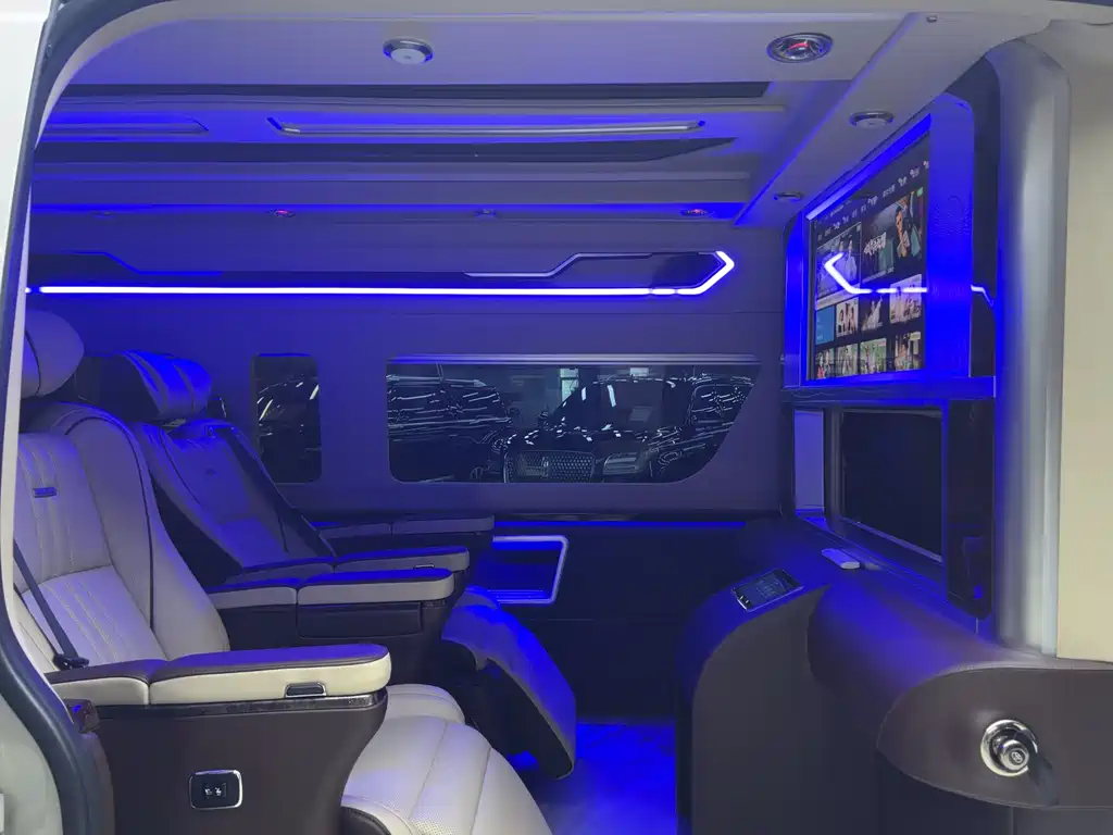 Toyota HiAce 2022 3.5L AT