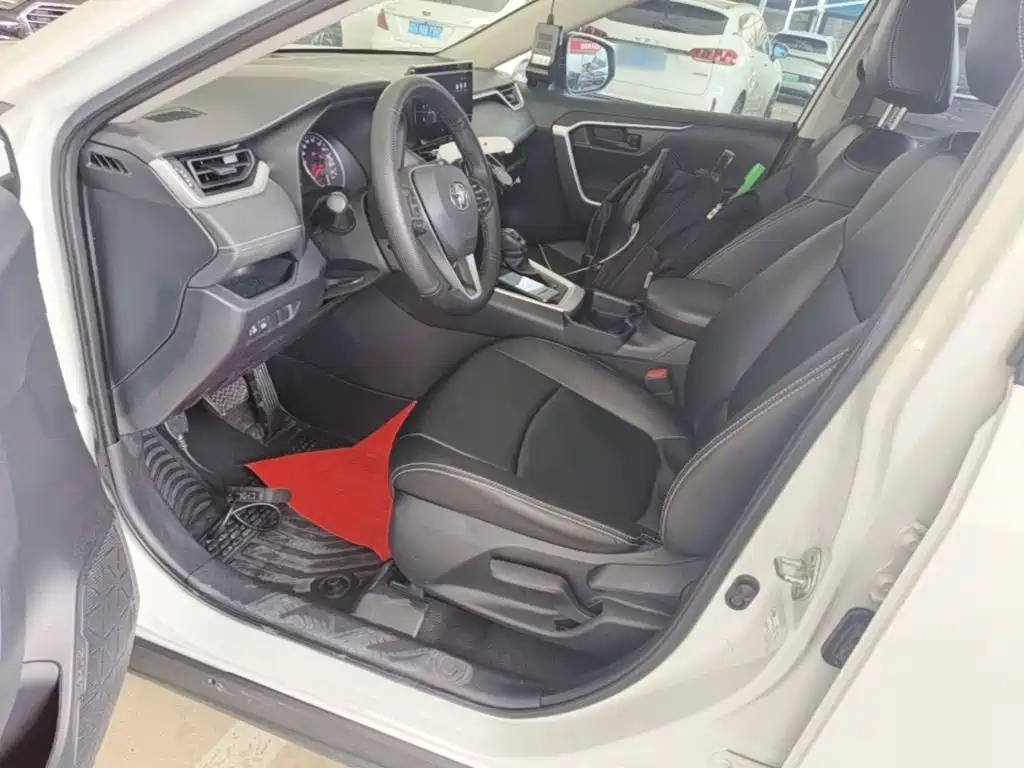 Toyota RAV4 — миниатюра 15