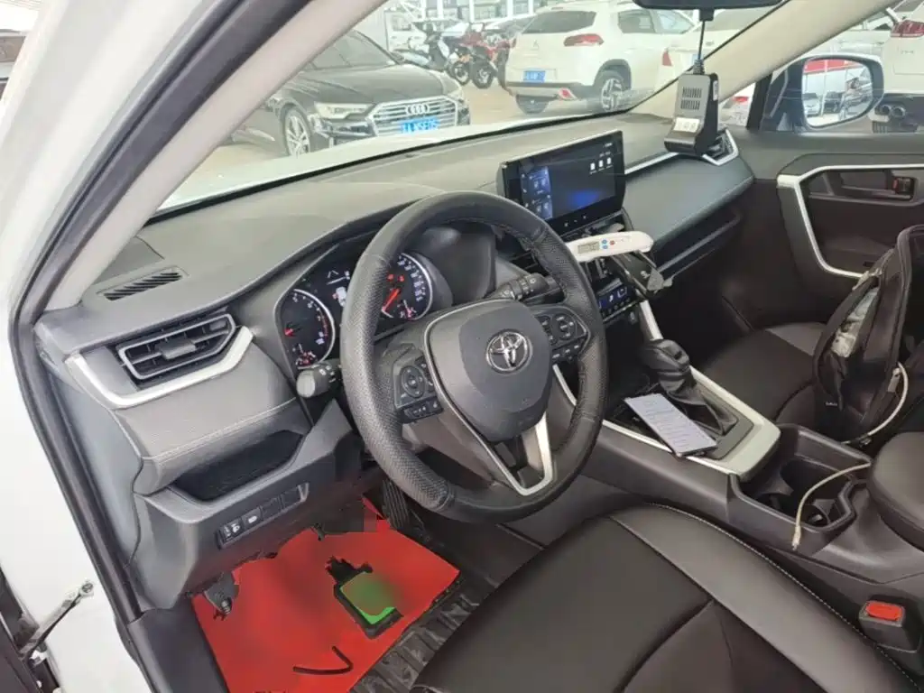 Toyota RAV4 — миниатюра 10