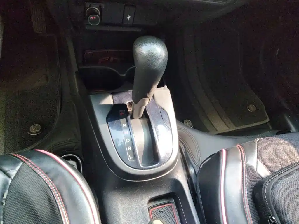 Honda Fit — миниатюра 7