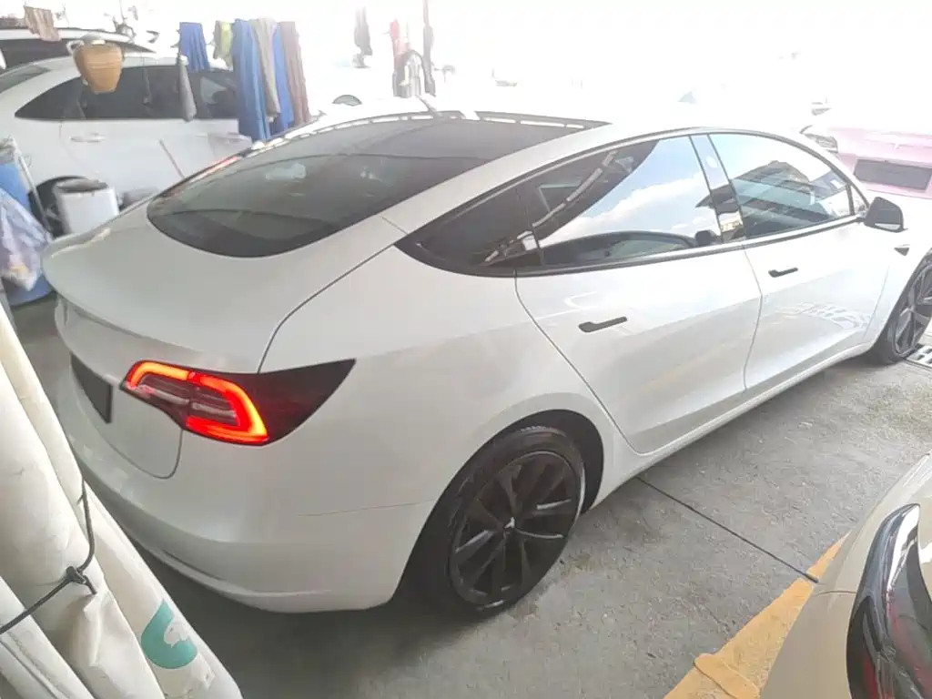 Tesla Model 3 — миниатюра 7