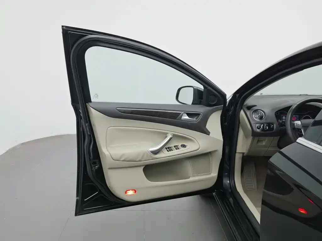 Ford Mondeo — миниатюра 8