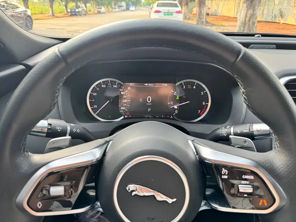 Jaguar XEL — миниатюра 4